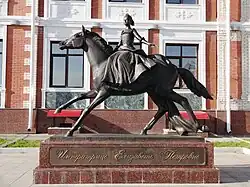 Памятник Императрице Елизавете Петровне