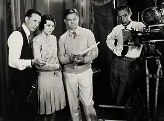 (крайний справа)