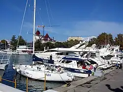 Стоянка яхт в морском порту Сочи