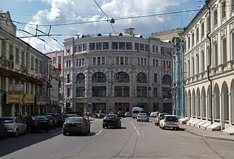 Бывшее правление «Товарищества М. С. Кузнецова» (Мясницкая улица, 8-2, архитектор Ф. О. Шехтель). Ныне магазин «Фарфор»