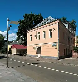 Средний Овчинниковский, 3/1.