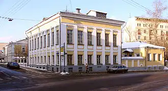 Дом № 13/25, угол Подсосенского переулка