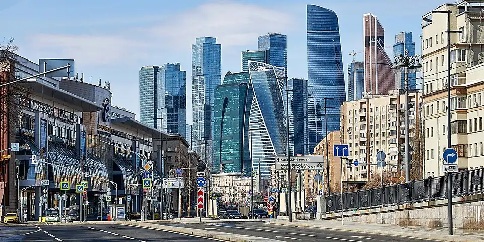 Вид на Москва-Сити с Большой Дорогомиловской улицы