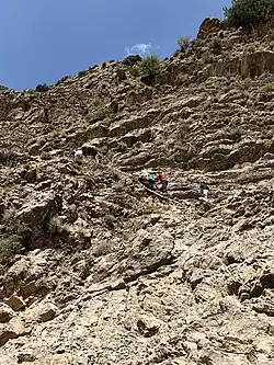 "Верхнее шато" - тропа к пещере