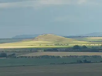 Вид на гору Мулдак-тау с вершины хребта Таштыкурятмас