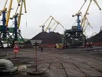 Погрузка угля в мурманском порту