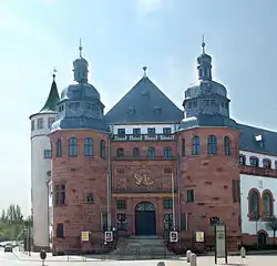 Главный фасад