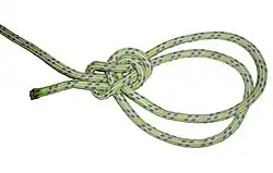 Двойной беседочный узел, двойной булинь, двойной пальстек, заячьи уши, встречный булинь.Двойная петля, которая содержит 2 неподвижные петли, которые можно использовать отдельно. На море используется для спуска с высоты.