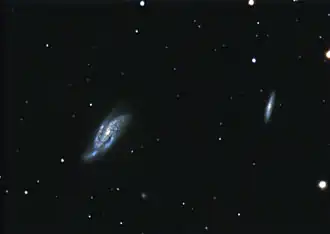 NGC 4088 слева, NGC 4085 справа