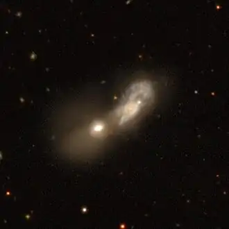 NGC 7828 (справа)