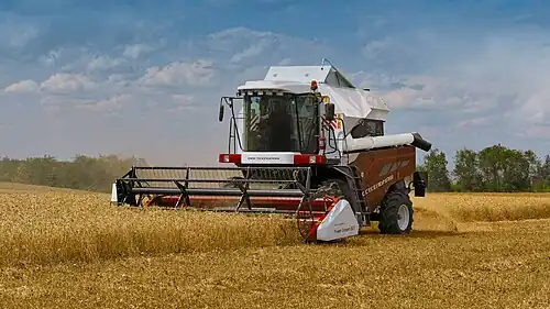 Зерноуборочный комбайн NOVA 340 производства Ростсельмаш