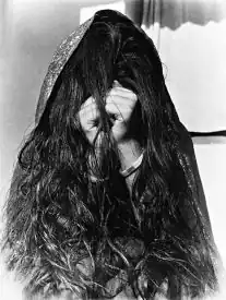 Пристыженная женщина / Храбрая женщина