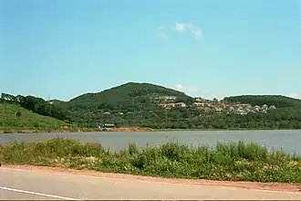 Вид на озеро в августе