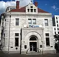 Отделение банка PNC, расположенный в историческом здании Национального Банка в Вашингтоне