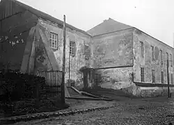 Здание коллегиума иезуитов, в котором располагалась гимназия имени Адама Мицкевича, Новогрудок вид с улицы Минской