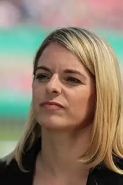 Ниа Кюнцер 19 мая 2013