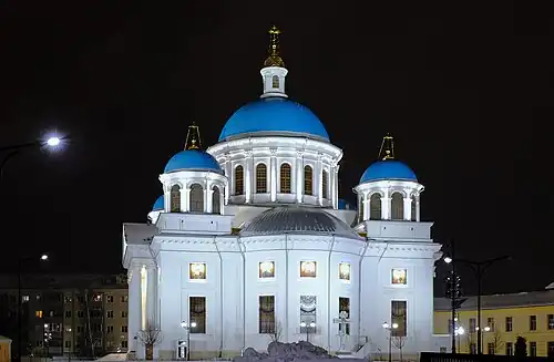 Воссозданный собор ночью