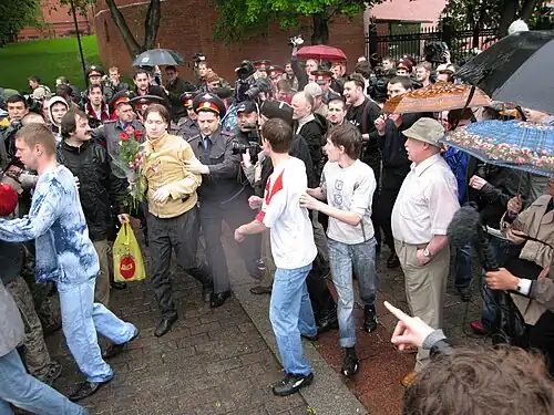 Задержание участников гей-прайда в Москве в 2006 году.