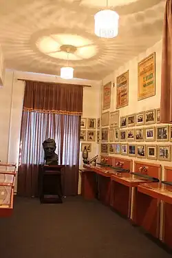 Материалы экспозиционной комнаты отражают многостороннее творчество Ниязи