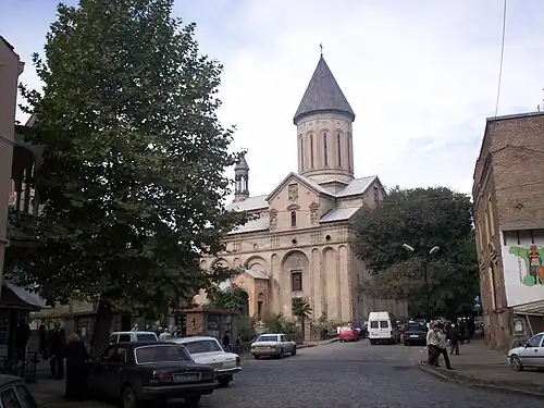 вид улицы у церкви Норашен