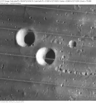 Снимок зонда Lunar Orbiter - IV. Кратер Бэр в центре снимка, в верхней левой части снимка кратер Фейе.