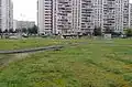 Лужайка напротив дома № 19 в 2013 году. С 2014 года в этом месте строится гостиница