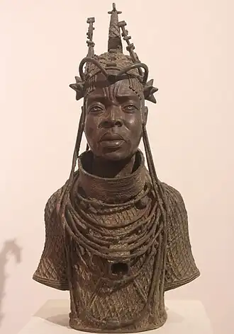 Оба Огуола. Бронзовый бюст. Музей африканских цивилизаций, Дакар