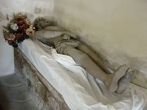 Статуя Христа в гробу