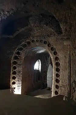 Один из выходов из центрального зала подземелья