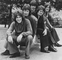 Слева направо: Алан Лав, Робби Милн, Ричард Барди, Томми Доэрти, Саймон Кинг