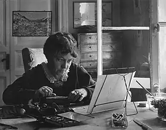 Анна Остроумова-Лебедева за работой. Фотопортрет работы неизвестного мастера (1920–1930-е годы)