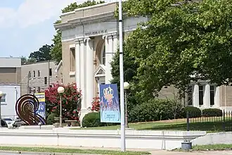 Главное здание музея в 2005 году