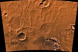 Патера Амфитриты. Мозаичное изображение, составленное из снимков орбитальных аппаратов «Викинг»