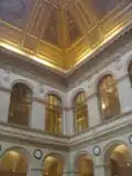 Дворец Броньяр, в котором располагается биржа, изнутри