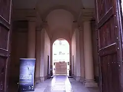 Проход во двор