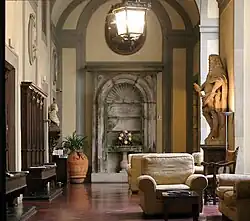 Вестибюль (вход со двора)