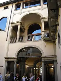 Кортиле (двор) с лоджиями-серлианами