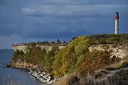 Старый (слева) и новый (справа) маяки Пакри