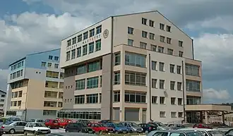 Здание корпуса юридического факультета в Пале