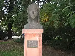 Памятник Олге Петров в Панчево