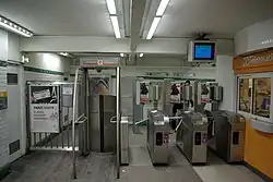 Кассовый зал с турникетами