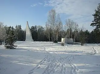 Обелиск-знамя и стела-карта партизанского движения