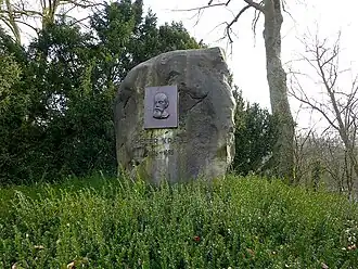 Памятный камень Петеру Краллю