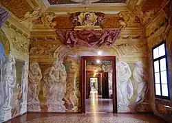 Зал кариатид