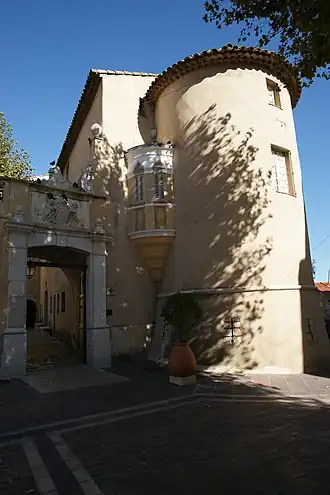 Вход в Музей Пикассо. Валлорис