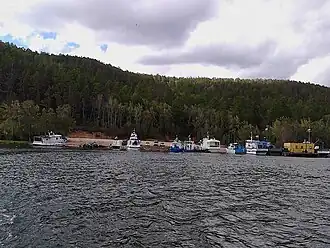 Пристань для катеров у поселка Монахово