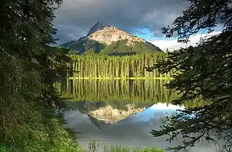 Вид на Пайлот от одноимённого озера.