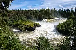 Водопады среднего течения реки Грасс