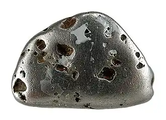 Самородная платина. Австралия. 1,5 × 1,1 × 0,5 см