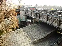 Метромост Морланд, пересекающий порт де л'Арсенал.